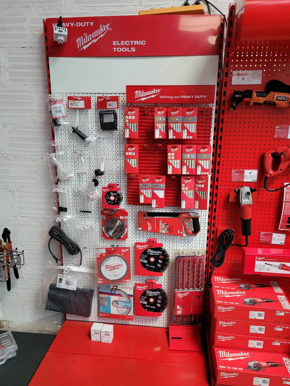 Milwaukee divers-min